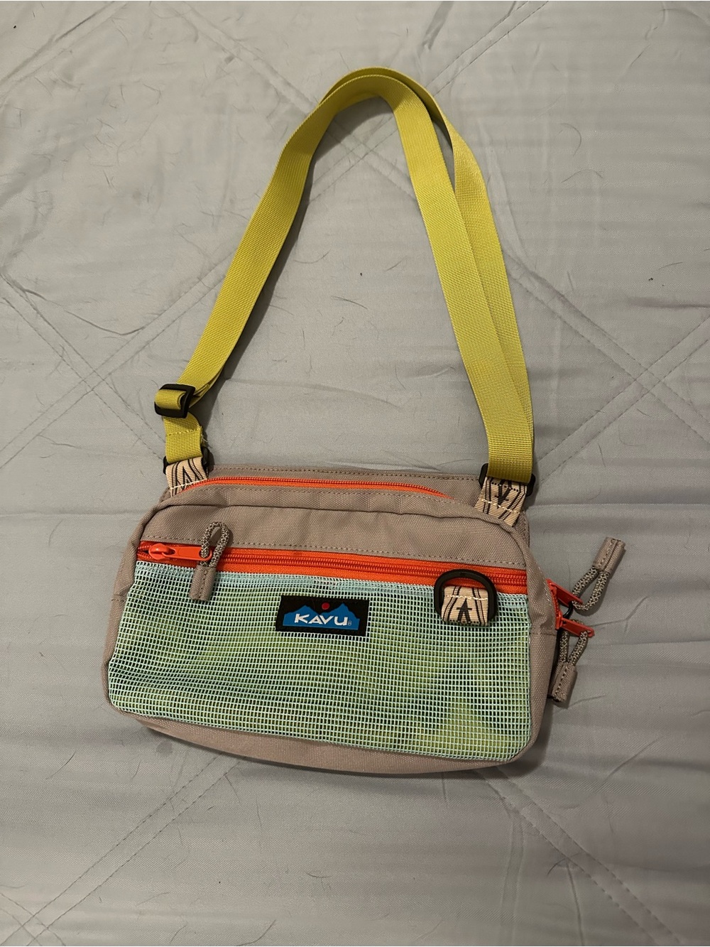 Nearly new Kavu Del Rey Beach Crossbody Bag